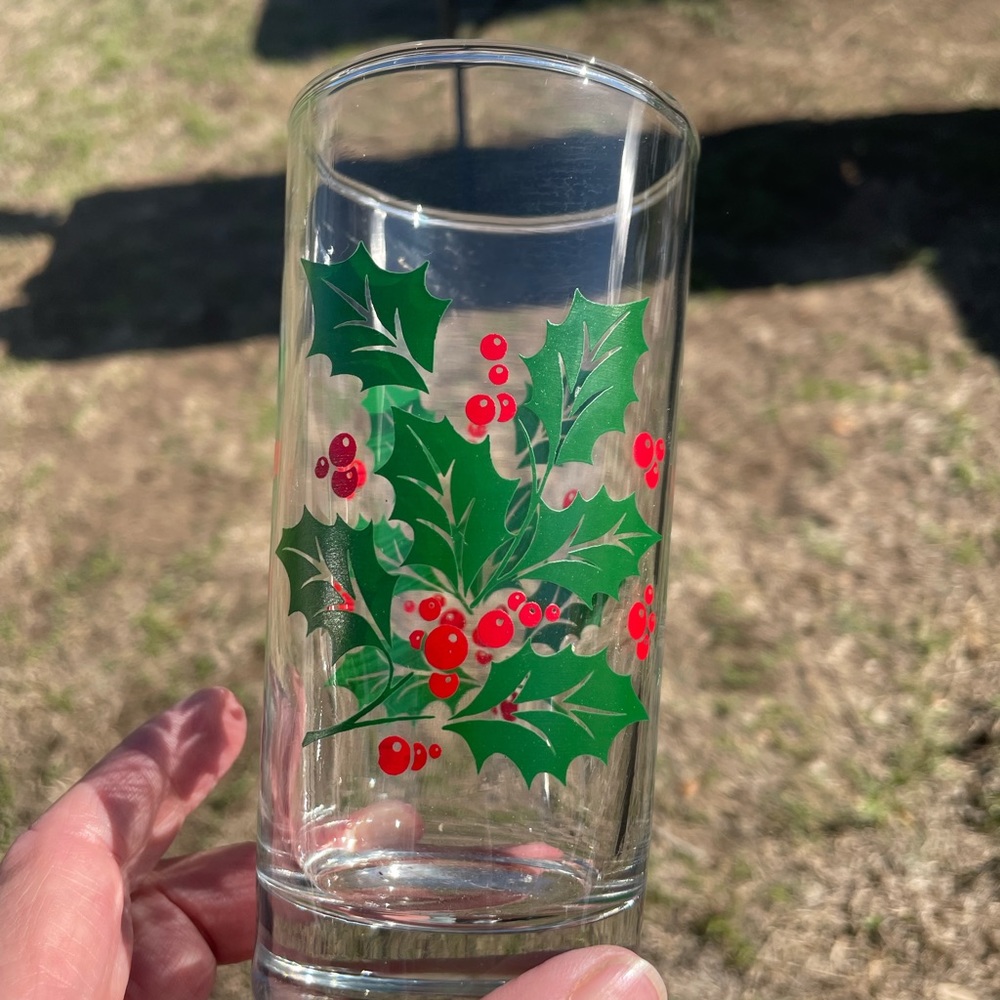 Holiday glass set